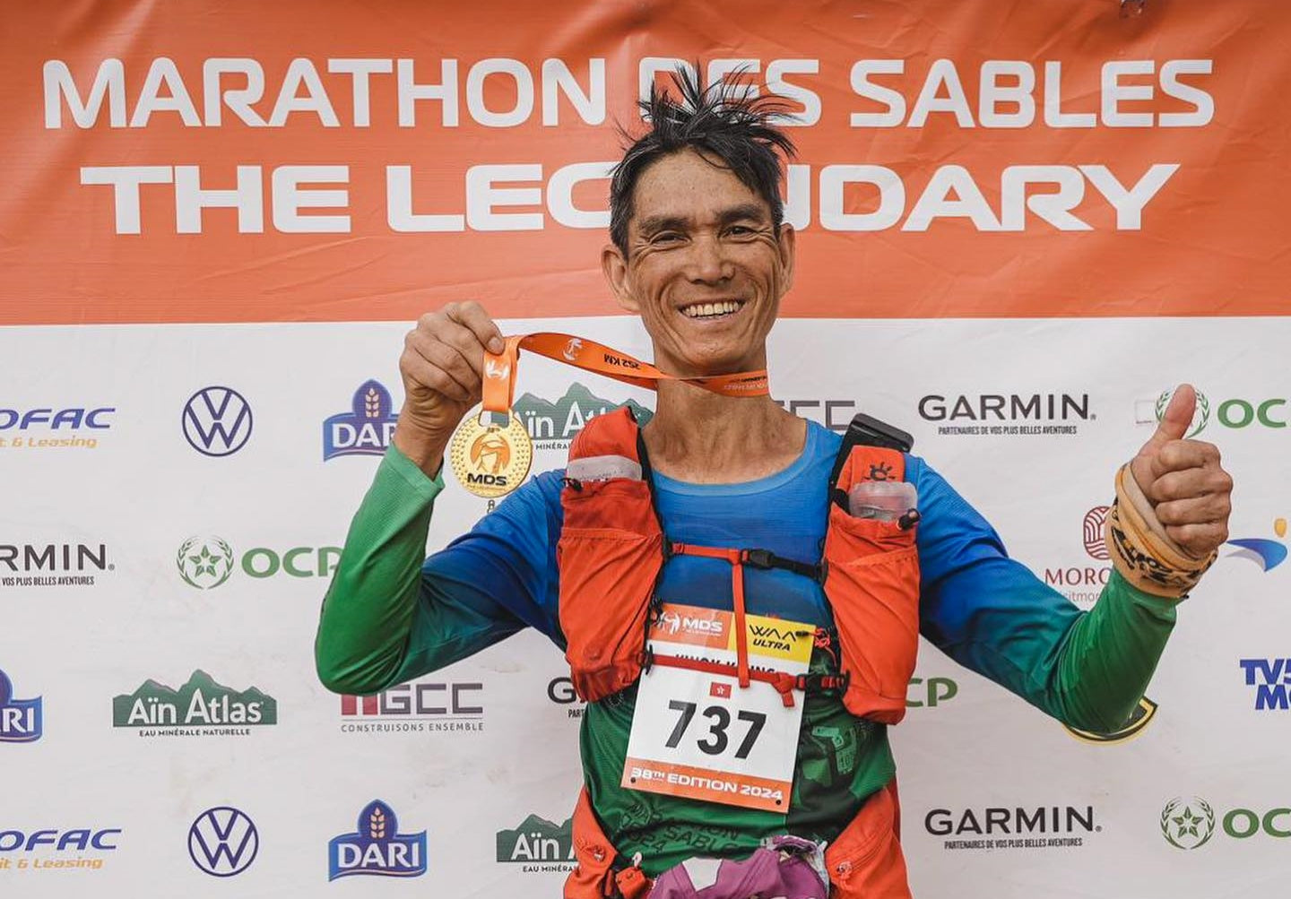 63歲KK陳國強奪MDS撒哈拉沙漠馬拉松組別亞軍 | 與葡萄牙選手鬥足250公里