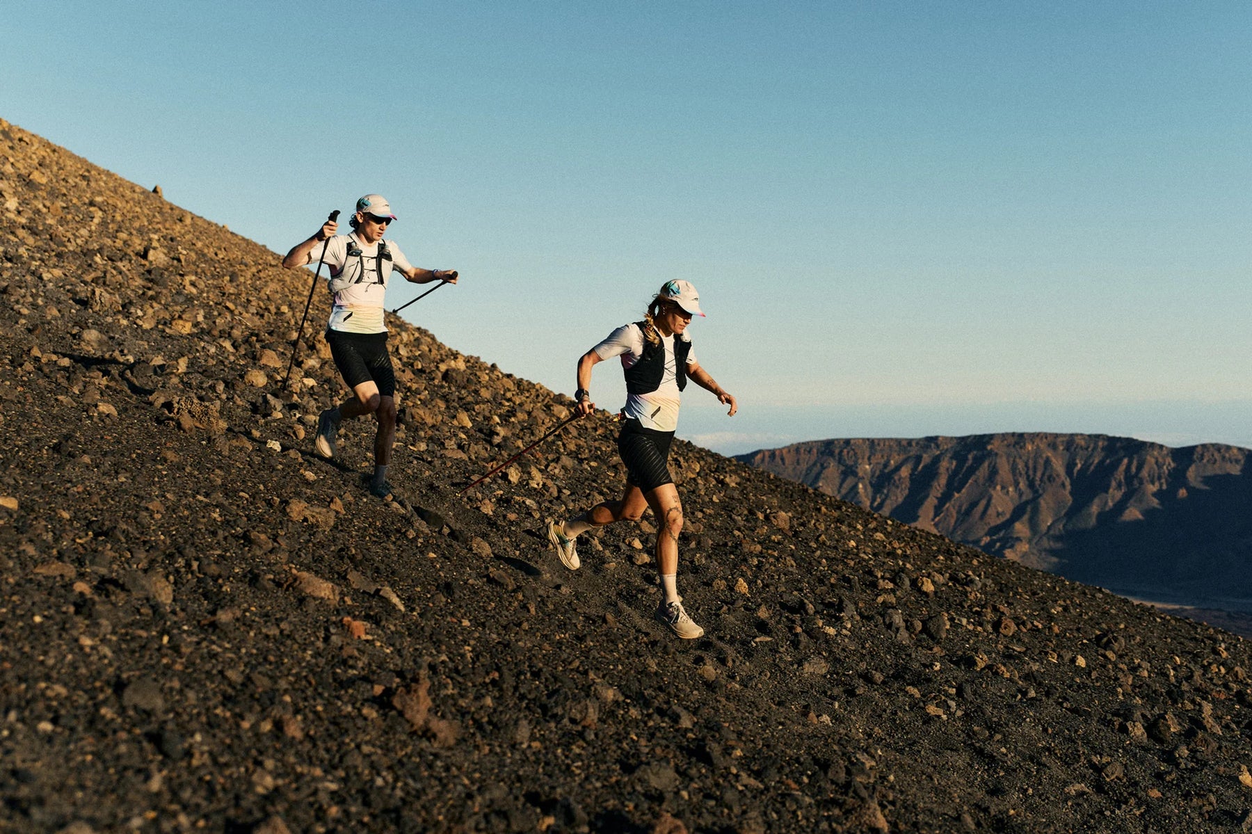 W SOAR x Altra Trail Race Shorts | Black