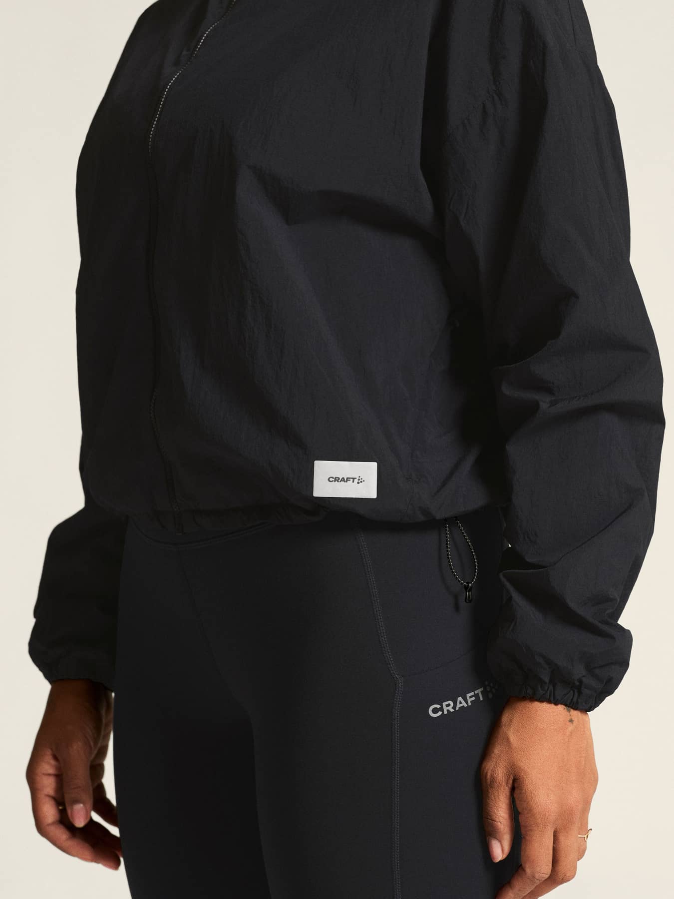 W Subz Light Jacket W | Black