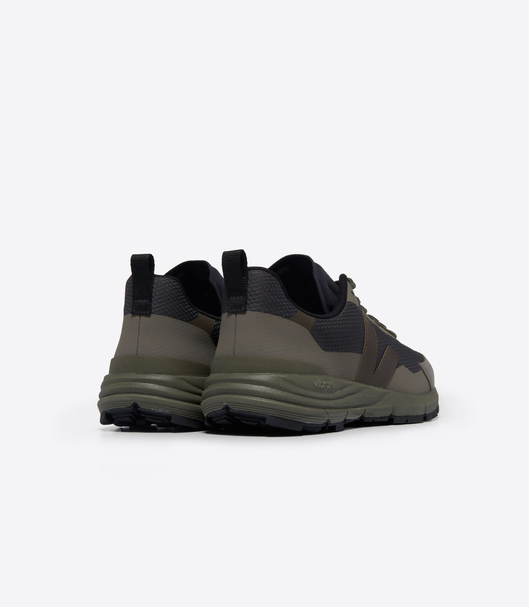 德坎·阿爾維奧梅什 |格拉菲特鷹