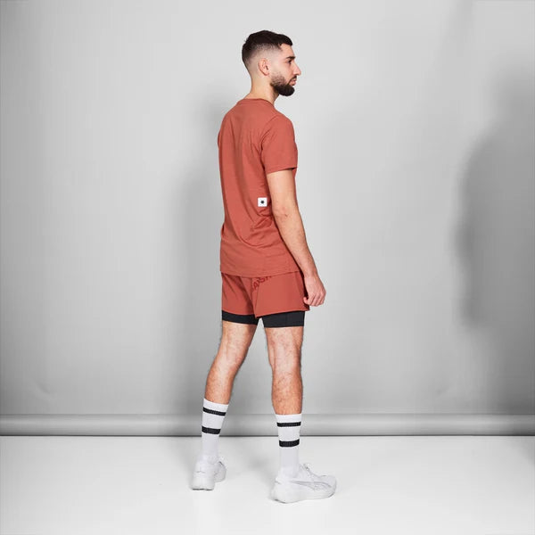 標誌步伐 T 卹 |紅色混色