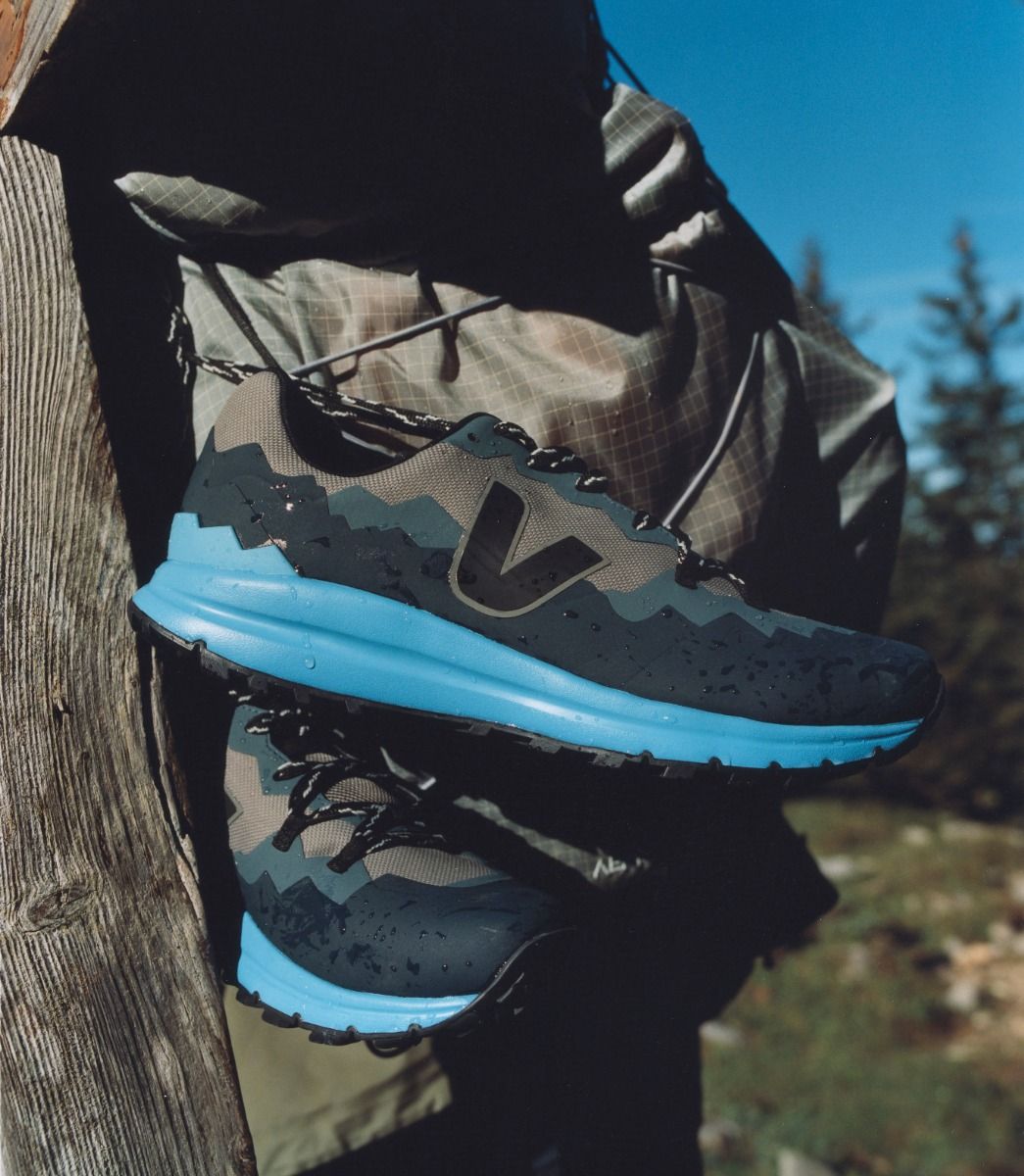 Fitzroy Light Trek Shell |玄武岩 黑色 天藍色