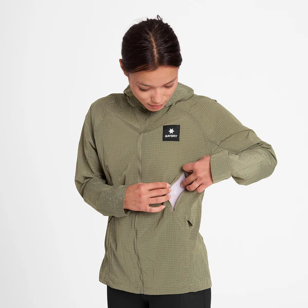 W Clean Pace Shield Jacket | Beige