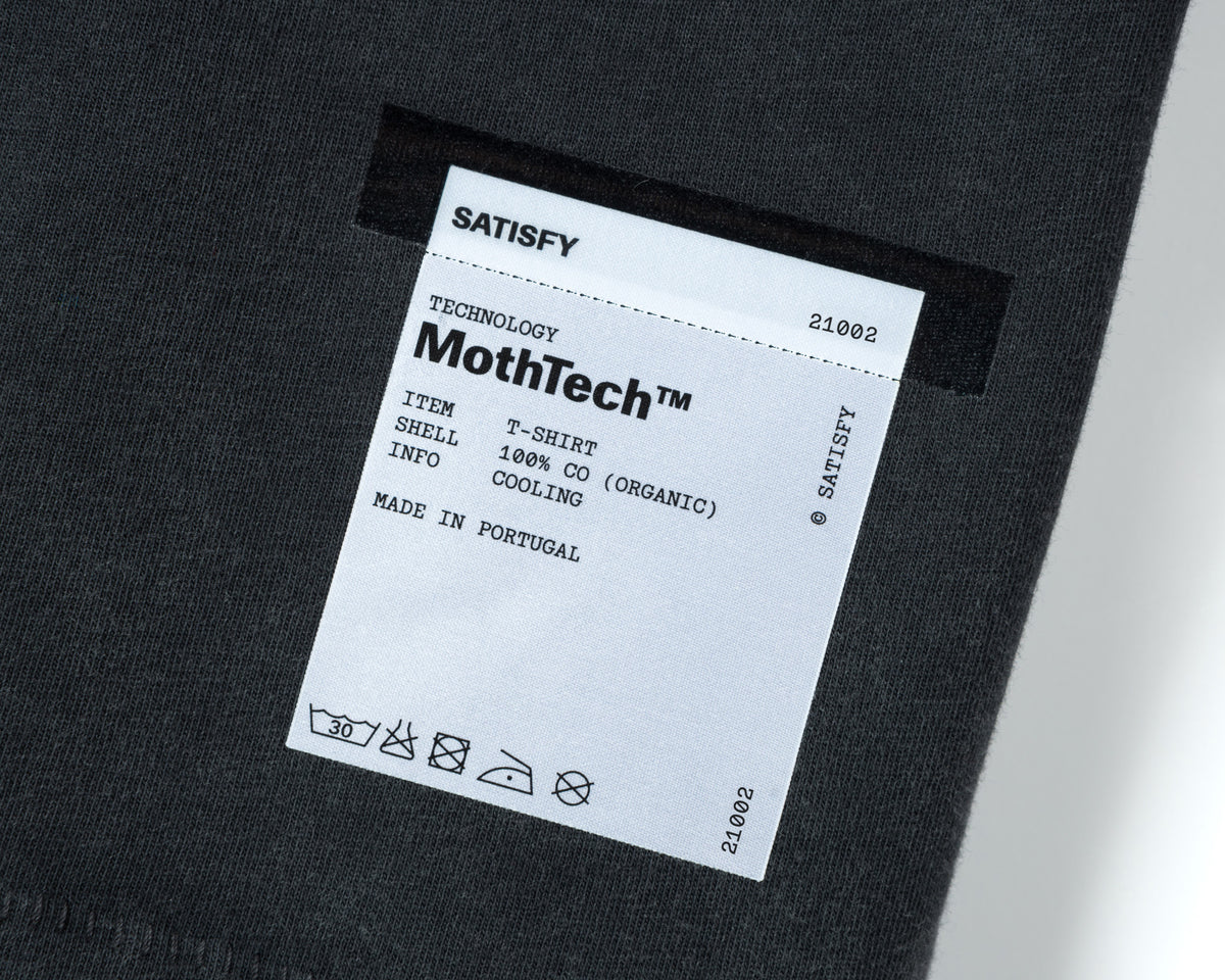 W MothTech T-Shirt | Aged Black 00A20