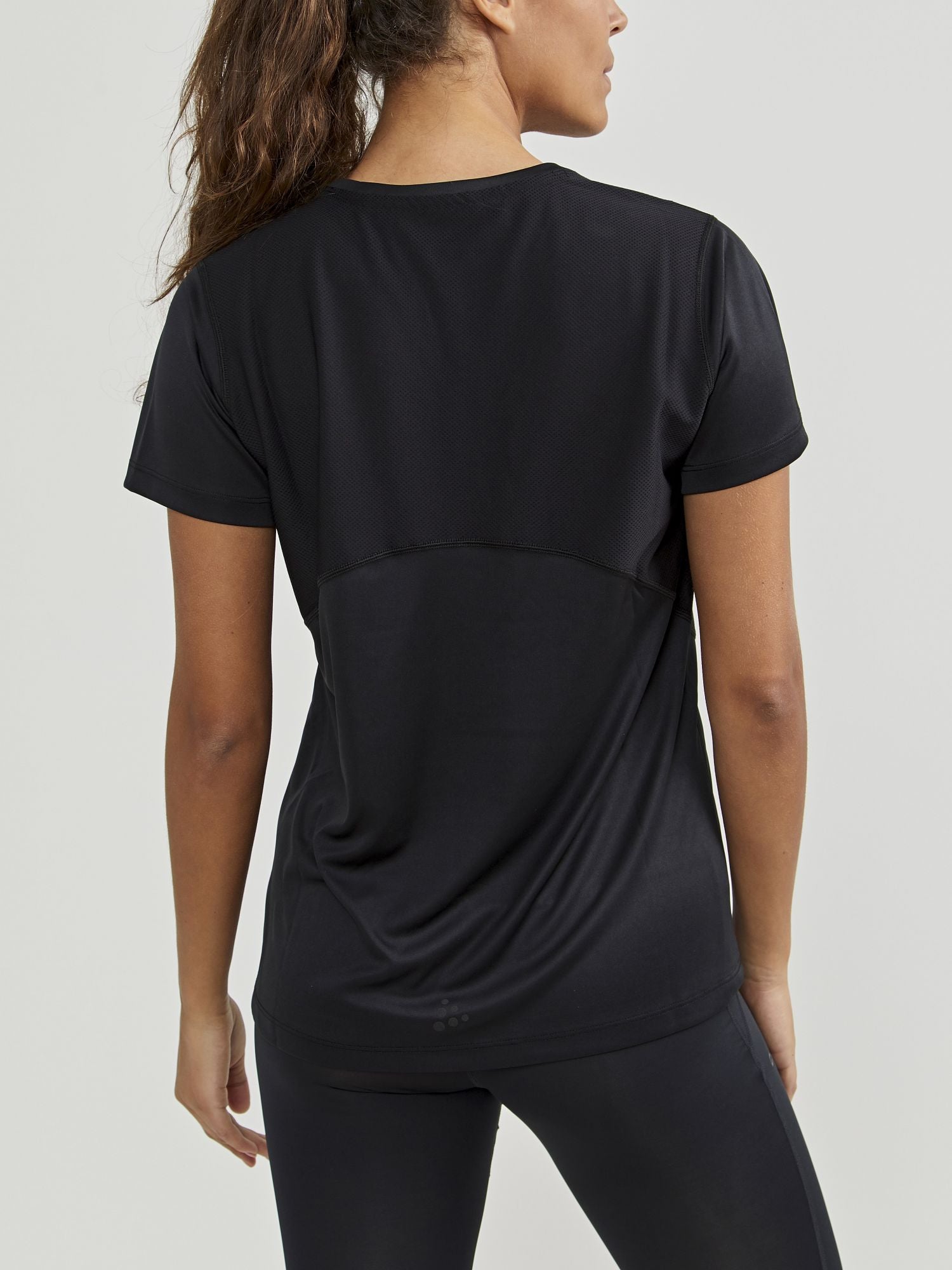 WOMEN'S - ADV ESSENCE SS TEE