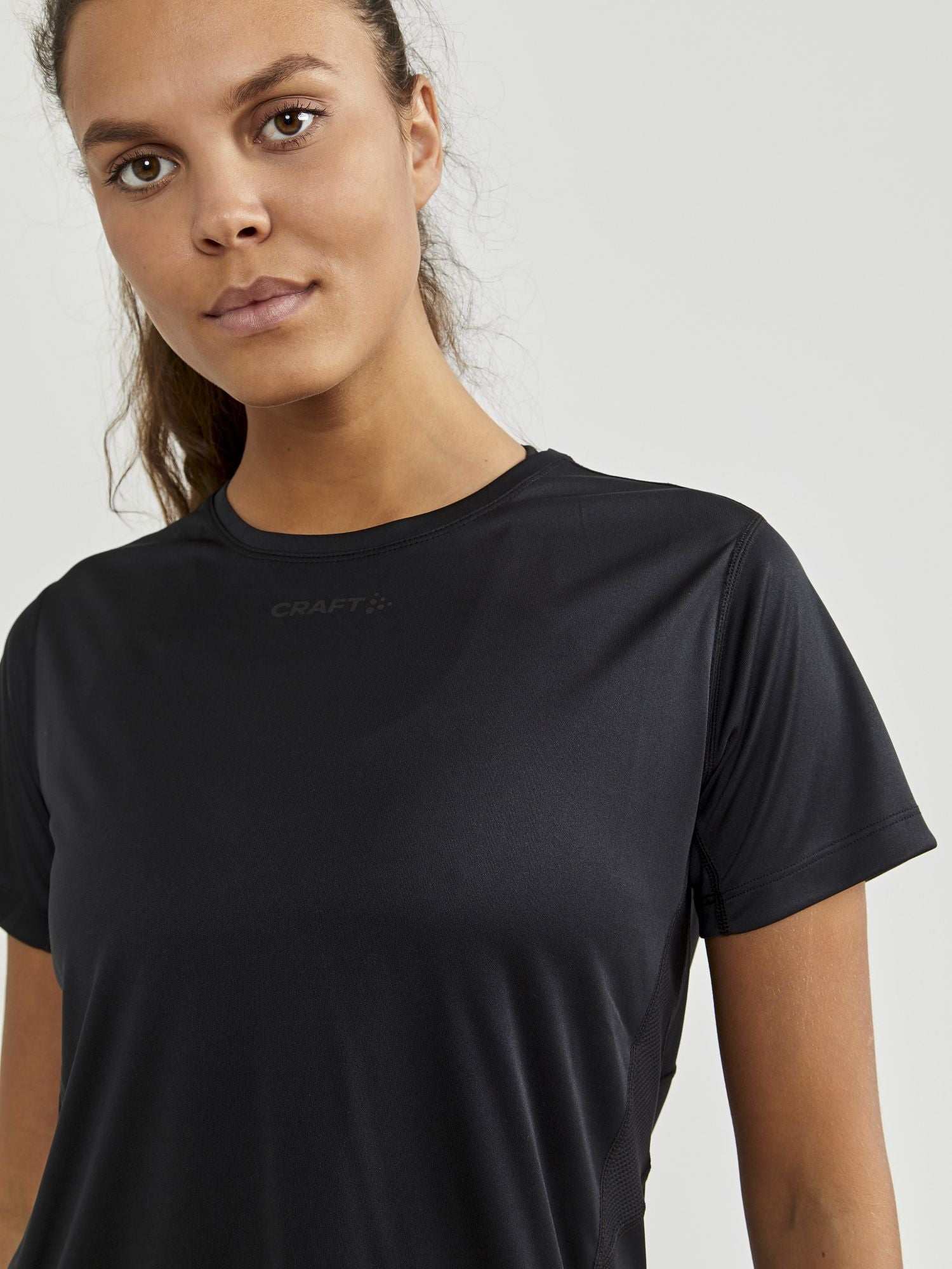 WOMEN'S - ADV ESSENCE SS TEE