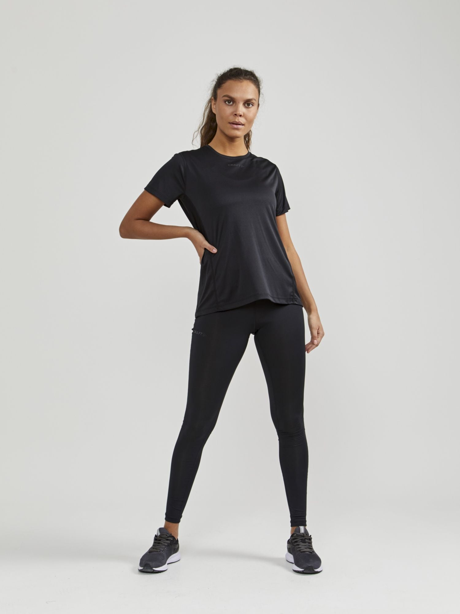 WOMEN'S - ADV ESSENCE SS TEE